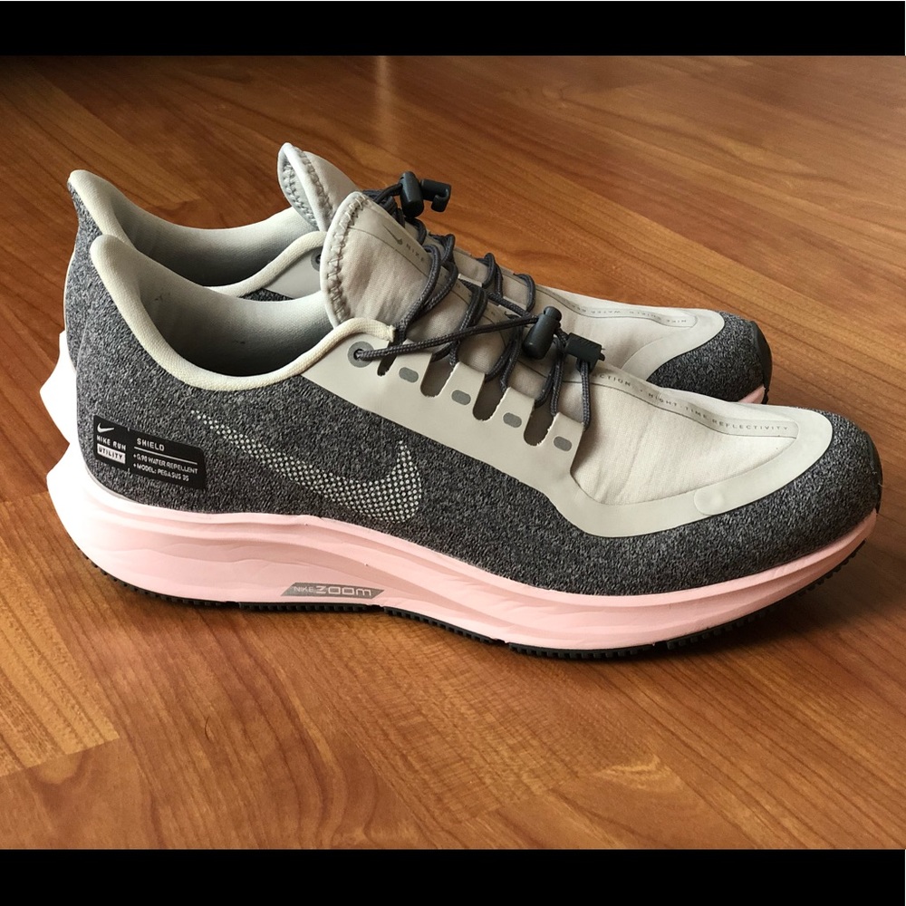 Nike W Air Zoom Pegasus 35 RN SHLD in Pink/Grey